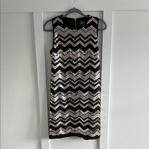 Vince Camuto Silver and Cream Sheath Mini Dress Sleeveless Crew Neck Cocktail